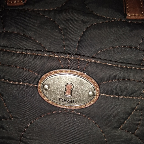 Fossil Key Per black quilted crossbody bag. - Picture 2 of 10